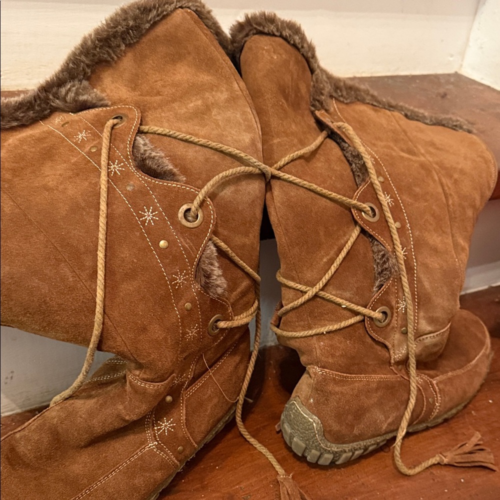 Women's Tan Fur-Lined Winter Boots